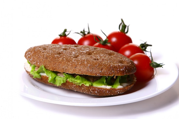 Photo gratuite sanswich frais au thon et légumes