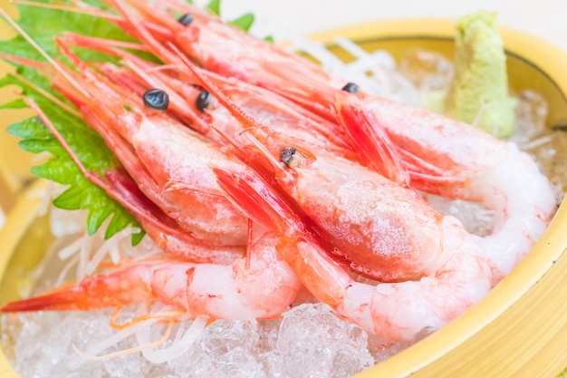 Sashimi de crevettes crues et fraîches