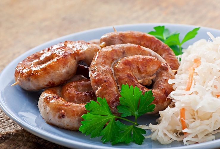 Photo gratuit saucisse frite bavaroise à la choucroute