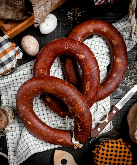 Photo gratuite saucisse sur la vue de dessus de table