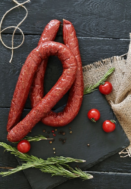 Saucisses rôties avec ingrédients