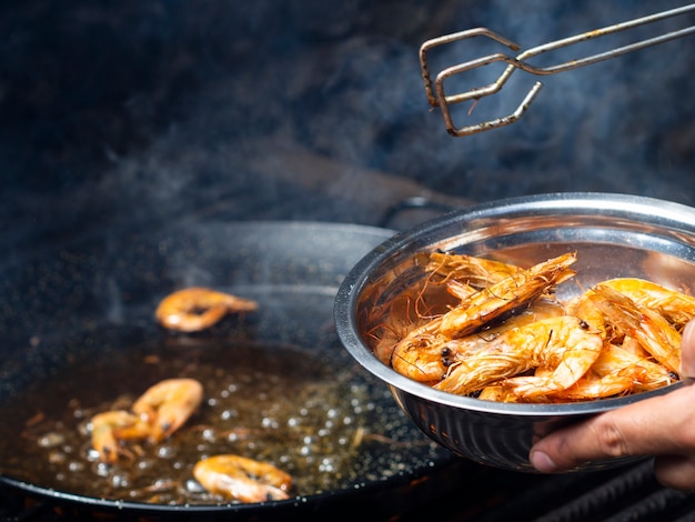 Savoureuses Crevettes Frites Sur Un Plat