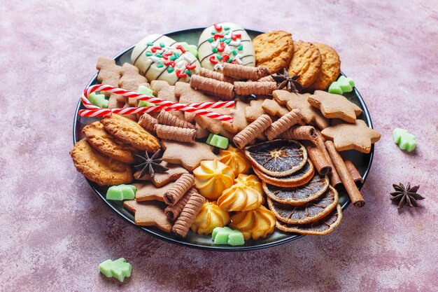 De savoureux biscuits de Noël faits maison.