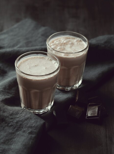 De savoureux milkshakes au chocolat.