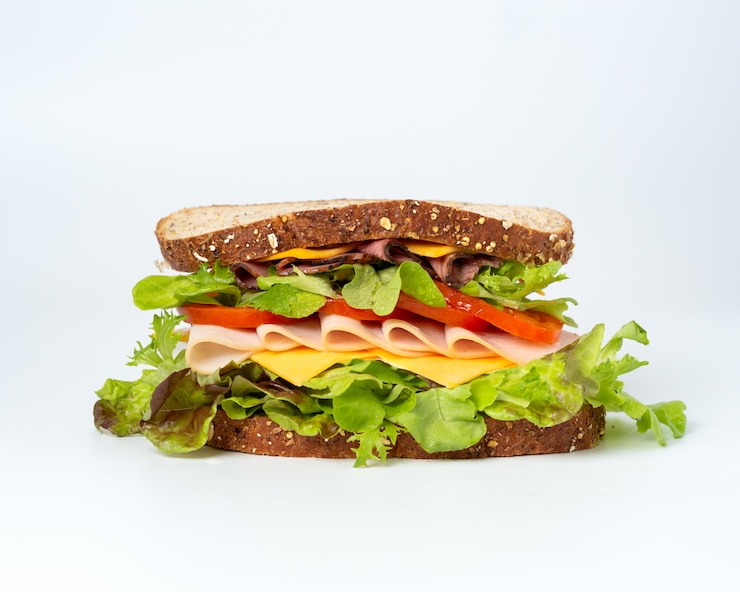 Photo gratuit savoureux sandwich aux légumes, jambon et fromage