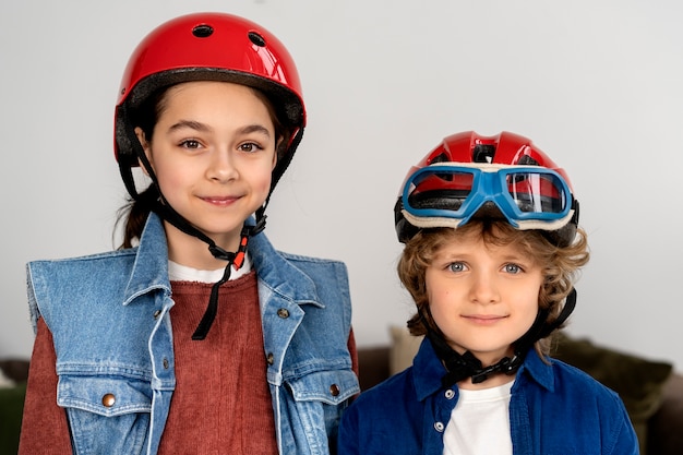 Scène authentique d'enfants jouant