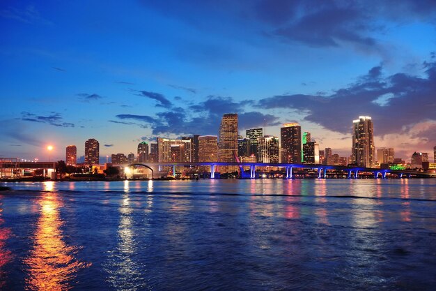 Scène nocturne de Miami