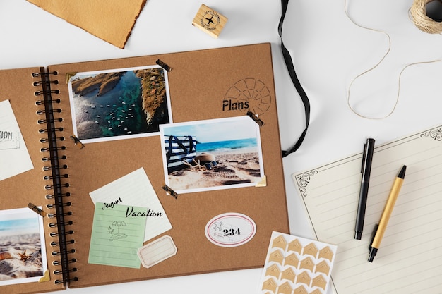 Scrapbook avec vue de dessus de photos