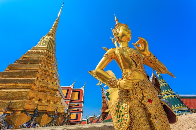 Sculpture de bouddha grand palais également appelé wat phra kaew bangkok
