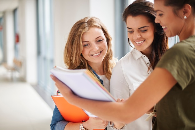 Se préparer à un examen difficile avec des amis