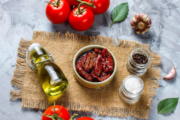 Photo gratuite séchez les tomates à l'huile d'olive.