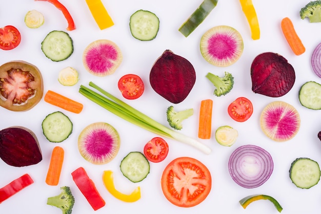 Sélection de légumes biologiques sur la table