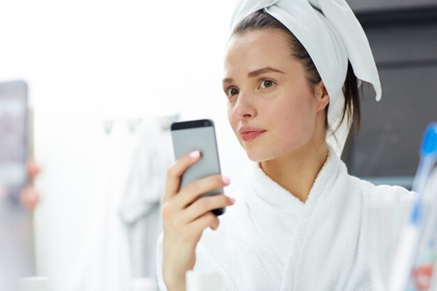 Selfie dans la salle de bain