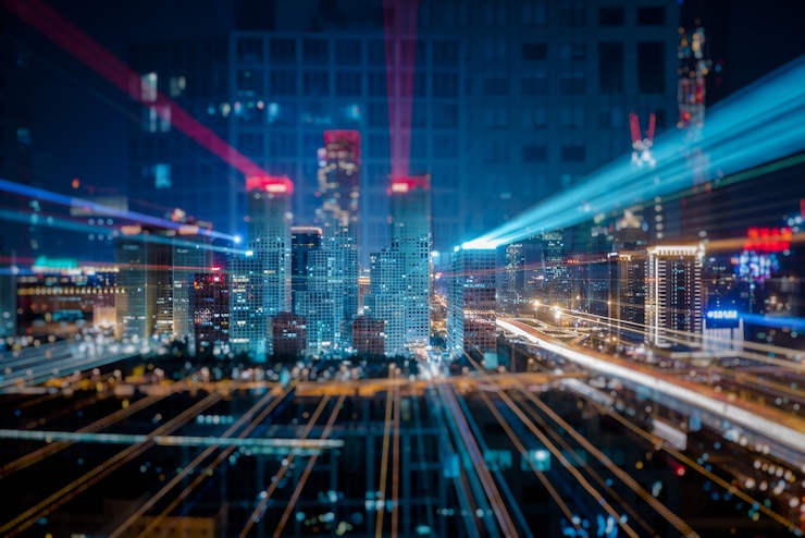 Photo gratuit sentiers lumineux au-dessus des bâtiments