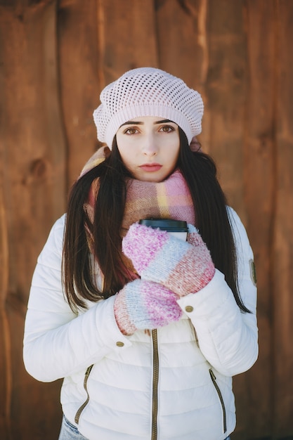 seule une fille visage froid