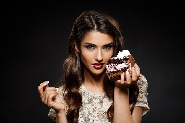 Sexy, femme, crémeux, robe, tenue, morceau gâteau