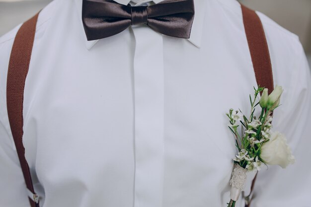 Shirt avec des fleurs dans la poche