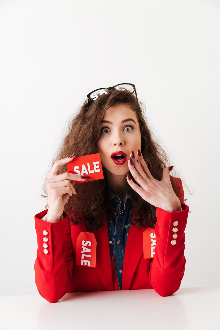 Photo gratuit shopping, femme, tenue, vente, signe, quoique, séance, table
