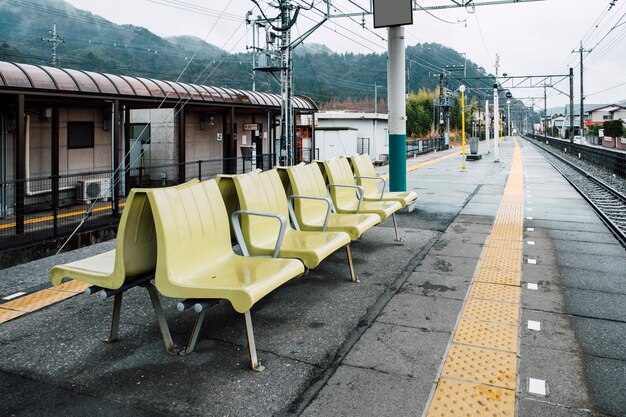 siège de chaise de détente dans la gare