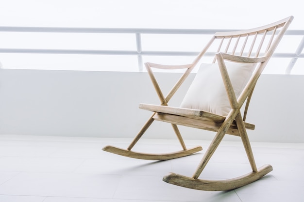 Photo gratuite siège de décoration chaise en bois à bascule