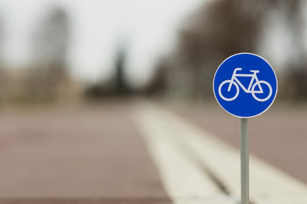 Signe de vélo dans la ville