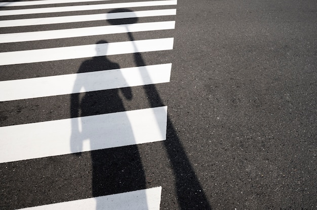 Photo gratuite silhouette de personne dans la ville