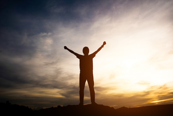 Photo gratuit silhouette de personnes heureuses