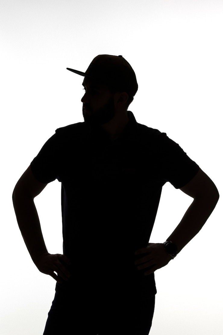 Photo gratuit silhouette de portrait classique de l'homme