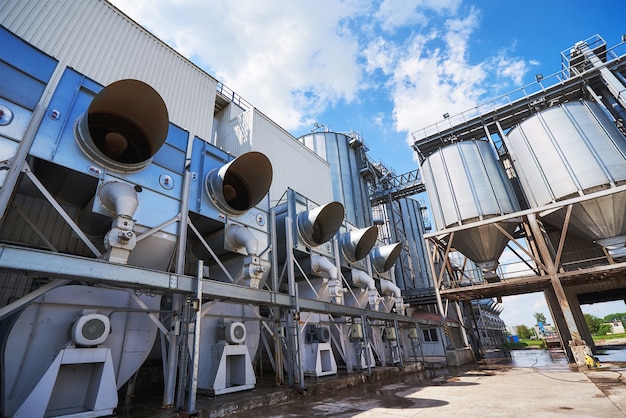 Silos agricoles. Extérieur du bâtiment.