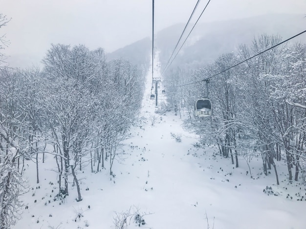 Ski-lift dans la station de ski de Niseko, Hokkaido.