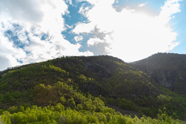 Photo gratuite skjolden norvège 16 mai 2023 montagne