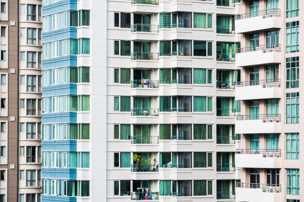 Skyscrapers avec de nombreuses fenêtres