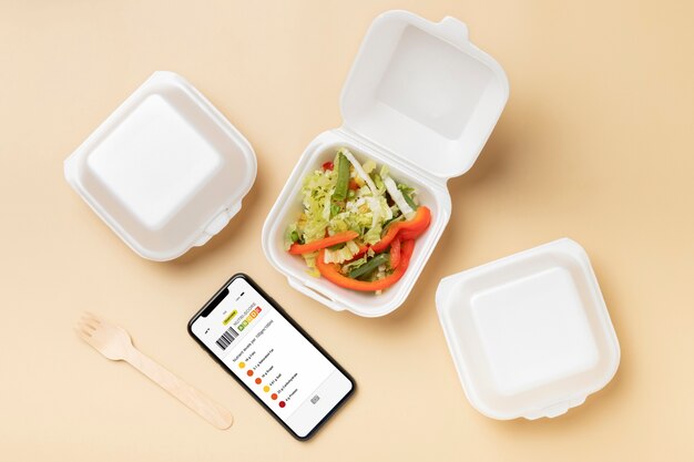 Smartphone vue de dessus et contenants alimentaires