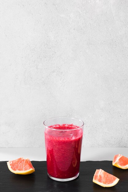 Smoothie au pamplemousse en bouteille