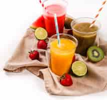 Photo gratuite smoothie aux fruits sains