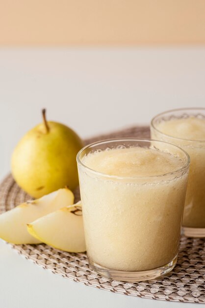 Smoothie aux poires en verre