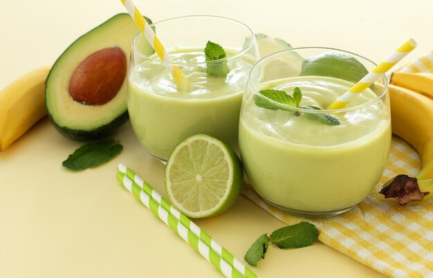 Smoothie à l'avocat et à la banane