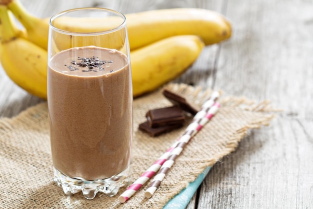 Photo gratuite smoothie chocolat banane