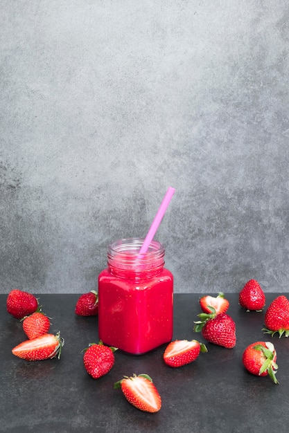 Photo gratuite smoothie frais aux fraises