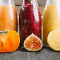 Photo gratuite smoothie de gros plan et fruits