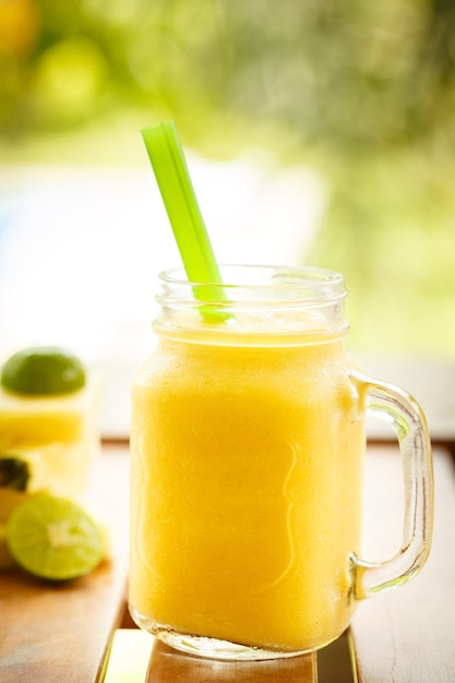 Smoothies ananas au citron vert