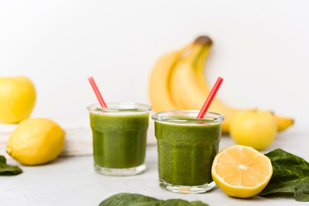 Smoothies aux bananes et aux épinards