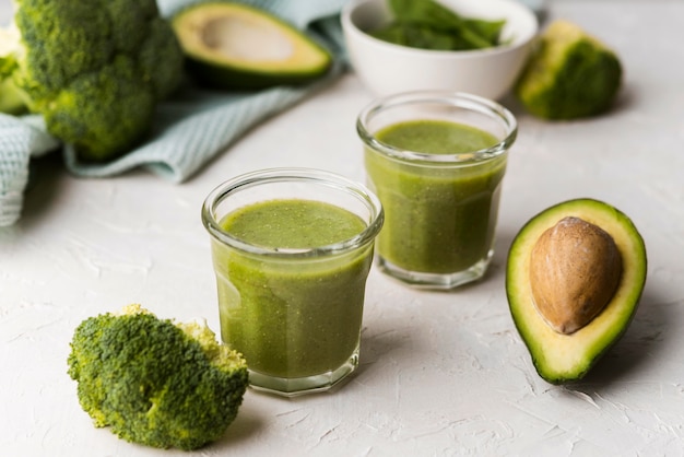 Smoothies naturels à l'avocat