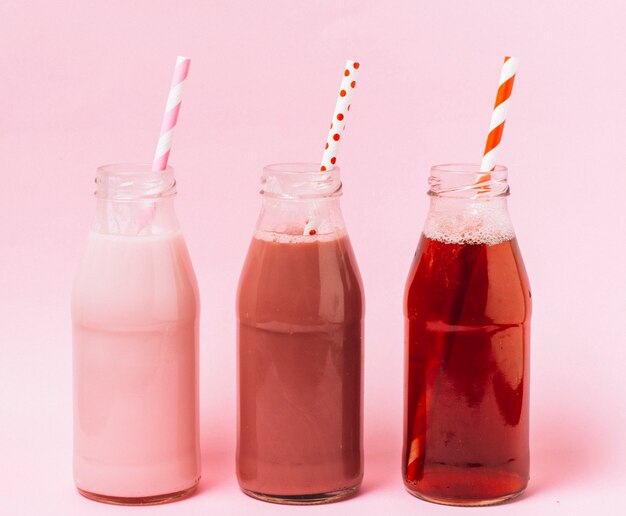 Smoothies rose et rouge vue de face