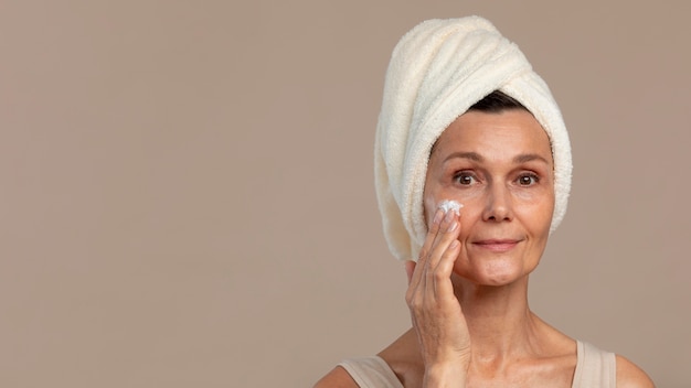 Photo gratuite soin de beauté anti-âge