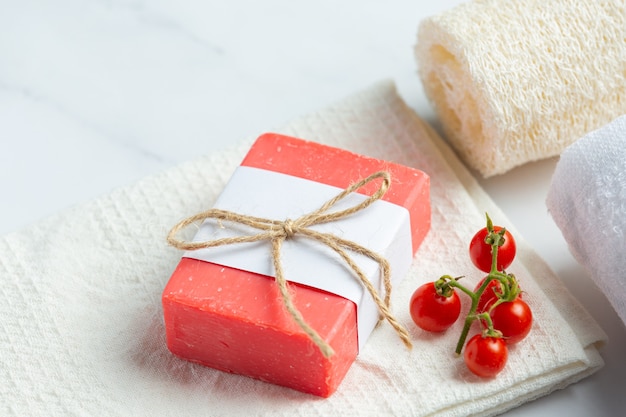 Soin du corps au savon de tomate