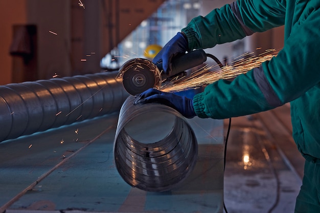 Soudage à l'arc d'un acier sur un chantier de construction