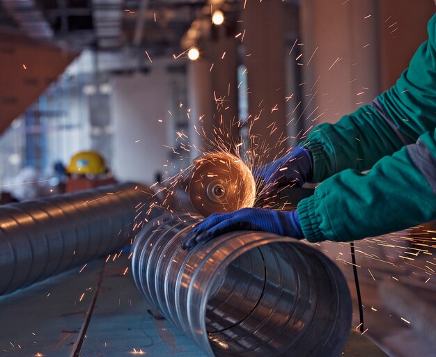 Soudage à l'arc d'un acier sur un chantier de construction