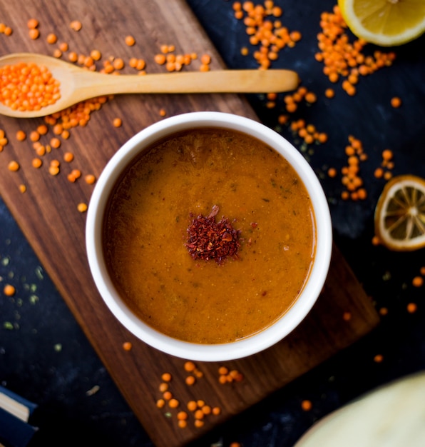 Soupe de lentilles aux grains de lentilles