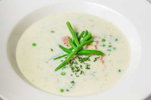 Photo gratuite soupe de pois verts